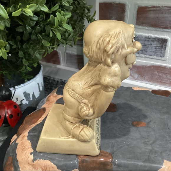 “5/$25” - Vintage - Wallace Berry & Co. Figurine dated 1973 - Made In USA - Picture 6 of 8